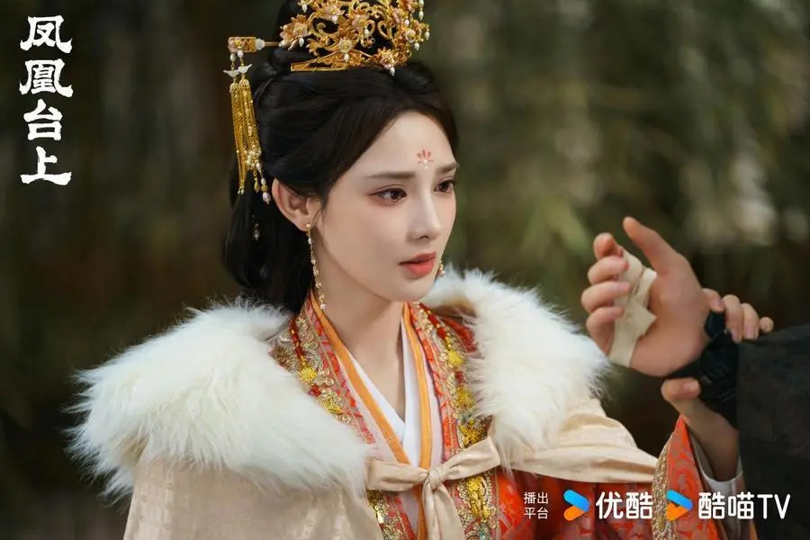 古装剧混战再添新选手，优酷《凤凰台上》台网同播封面图